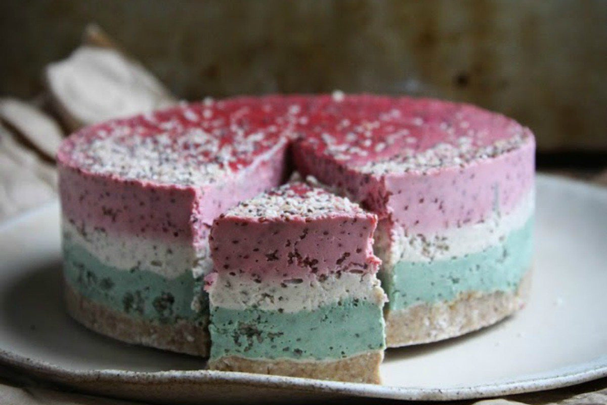 Spirulina Chia Marshmallow Vegan Cake